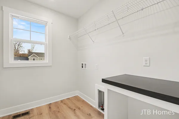 $579,900 | 5952 Valley Point Drive Southeast, Caledonia, MI 49316