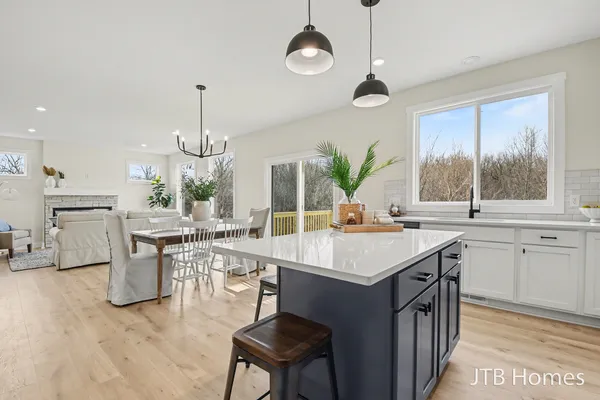 $579,900 | 5952 Valley Point Drive Southeast, Caledonia, MI 49316