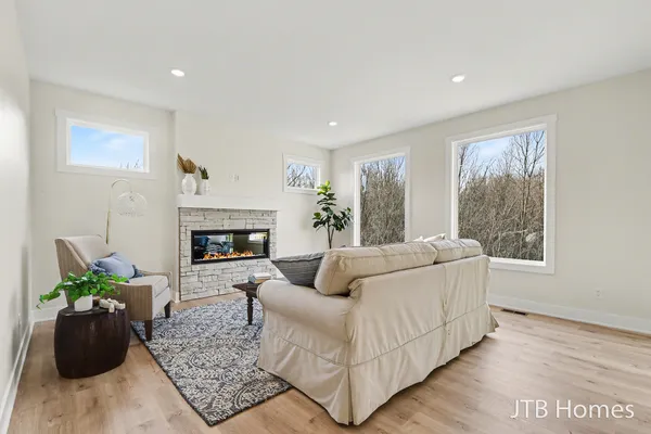 $579,900 | 5952 Valley Point Drive Southeast, Caledonia, MI 49316