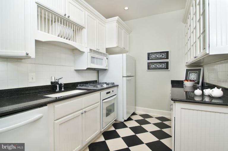 4711 Piney Branch Road Northwest Washington, DC 20011 - Photo 2 of 30 Kitchen