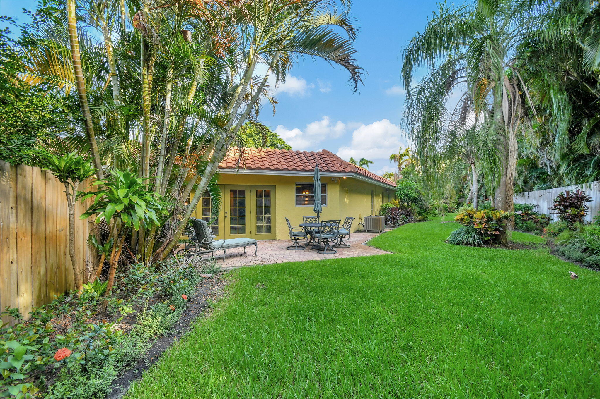 318 Southeast 7th Avenue, Unit 3 Delray Beach, FL 33483 - Photo 31 of 44 a front view of a house with patio and garden