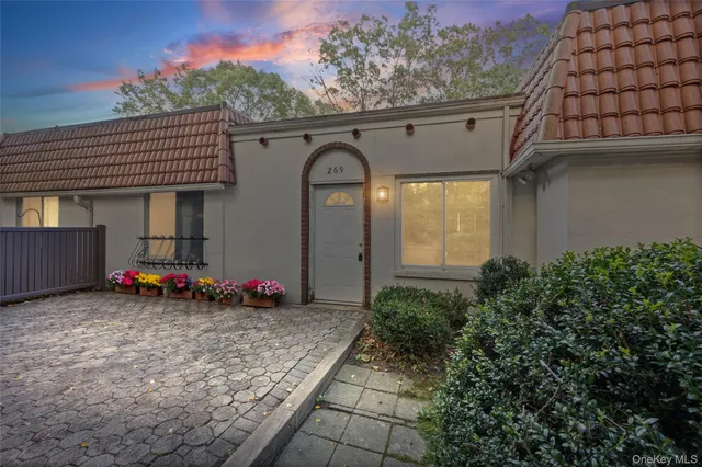 $244,900 | 269 Brettonwoods Drive, Unit 269, Coram, NY 11727