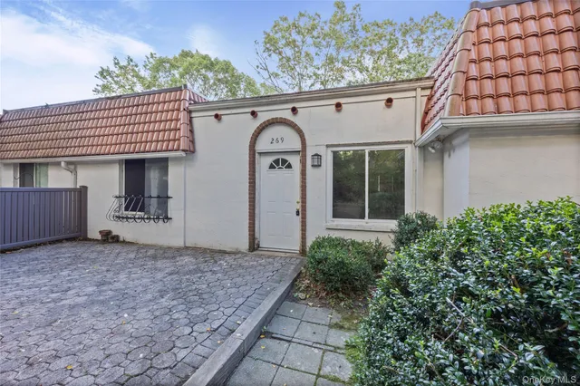 $244,900 | 269 Brettonwoods Drive, Unit 269, Coram, NY 11727