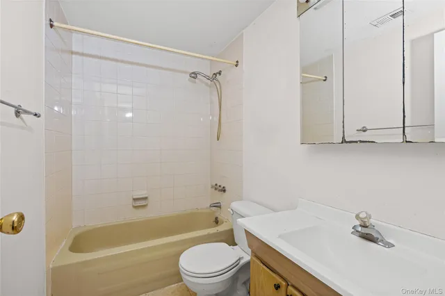 $244,900 | 269 Brettonwoods Drive, Unit 269, Coram, NY 11727