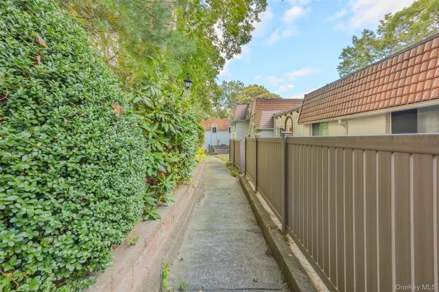 $244,900 | 269 Brettonwoods Drive, Unit 269, Coram, NY 11727