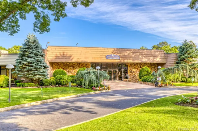 $244,900 | 269 Brettonwoods Drive, Unit 269, Coram, NY 11727