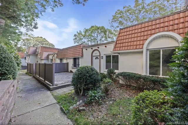 $244,900 | 269 Brettonwoods Drive, Unit 269, Coram, NY 11727