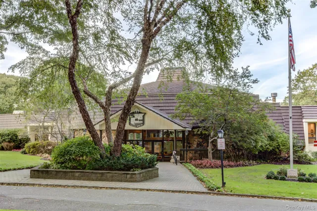 $244,900 | 269 Brettonwoods Drive, Unit 269, Coram, NY 11727