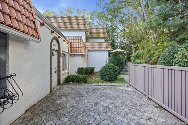 $244,900 | 269 Brettonwoods Drive, Unit 269, Coram, NY 11727