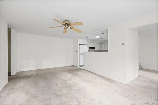 $244,900 | 269 Brettonwoods Drive, Unit 269, Coram, NY 11727