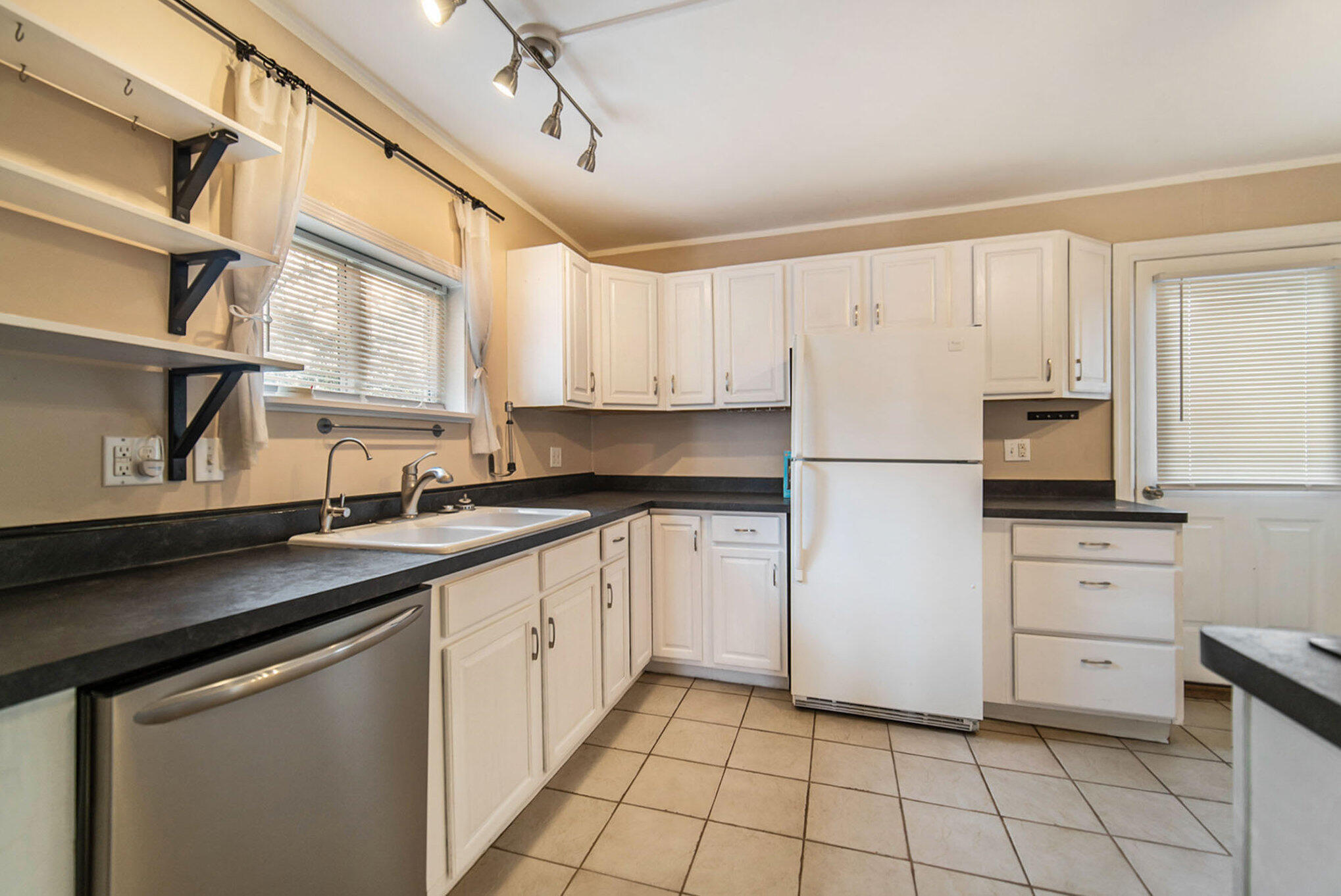 205 East Main Street Spring Arbor, MI 49283 - Photo 5 of 20 Kitchen and back entry