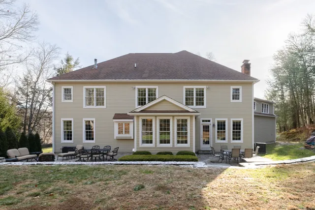 $995,000 | 140 Lake Ridge Road, Southbury, CT 06488