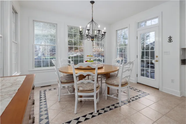 $995,000 | 140 Lake Ridge Road, Southbury, CT 06488