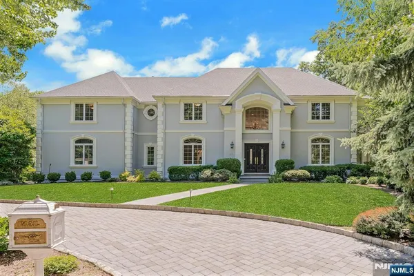 $2,400,000 | 210 Woodmere Court, Franklin Lakes, NJ 07417