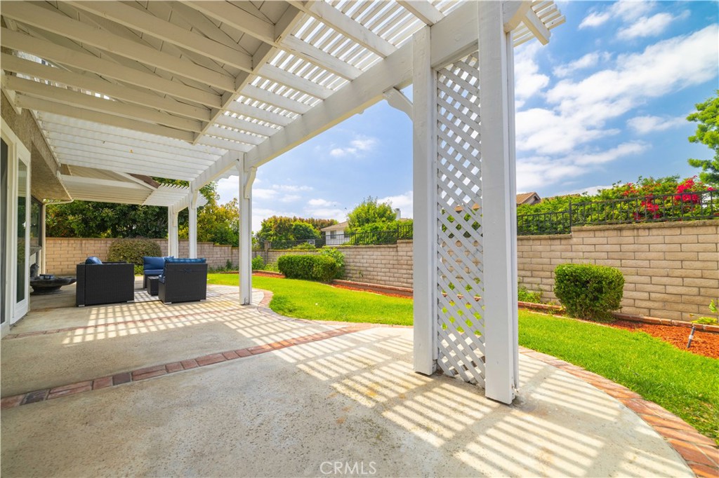 4759 Cll Estrada La Verne, CA 91750 - Photo 34 of 36 a view of a patio with a garden