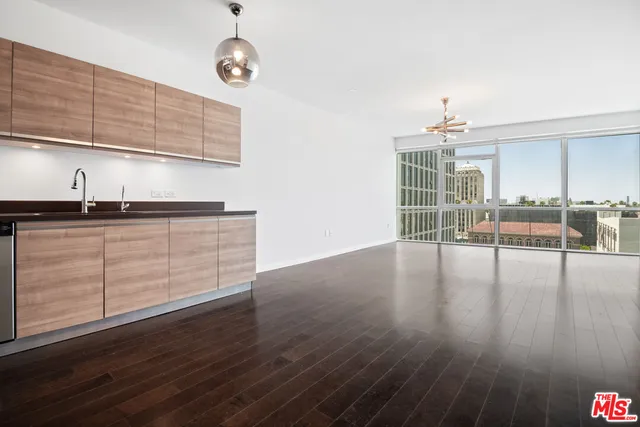 $759,000 | 3785 Wilshire Boulevard, Unit 803, Los Angeles, CA 90010