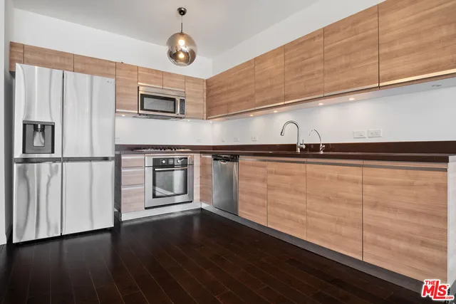 $759,000 | 3785 Wilshire Boulevard, Unit 803, Los Angeles, CA 90010