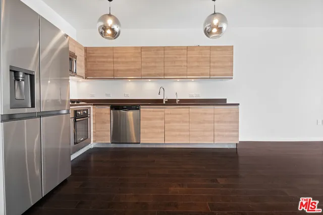 $759,000 | 3785 Wilshire Boulevard, Unit 803, Los Angeles, CA 90010