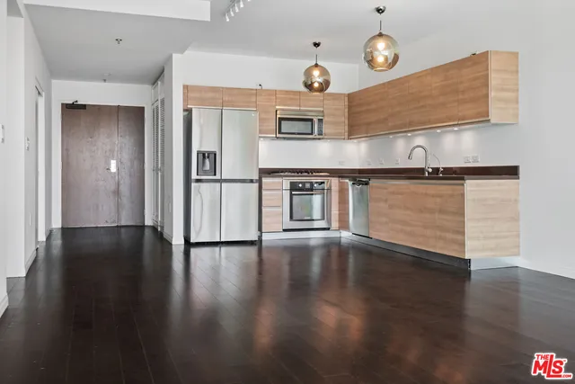 $759,000 | 3785 Wilshire Boulevard, Unit 803, Los Angeles, CA 90010