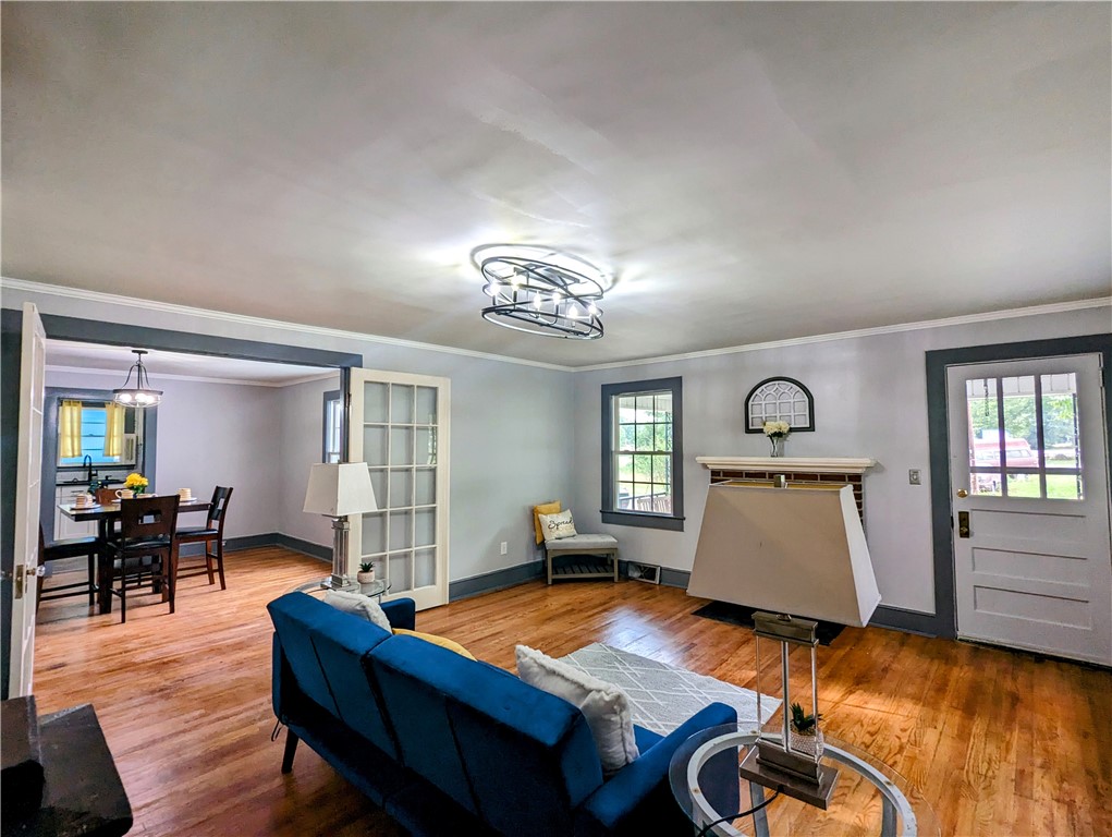 3027 South Main Street Anderson, SC 29624 - Photo 9 of 41 Living Room