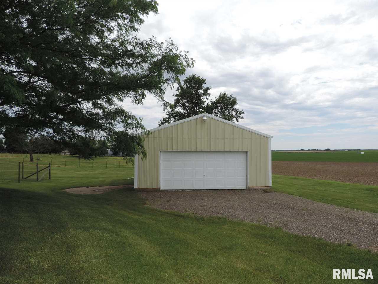 12837 Hurt Road Pekin, IL 61554 - Photo 11 of 36