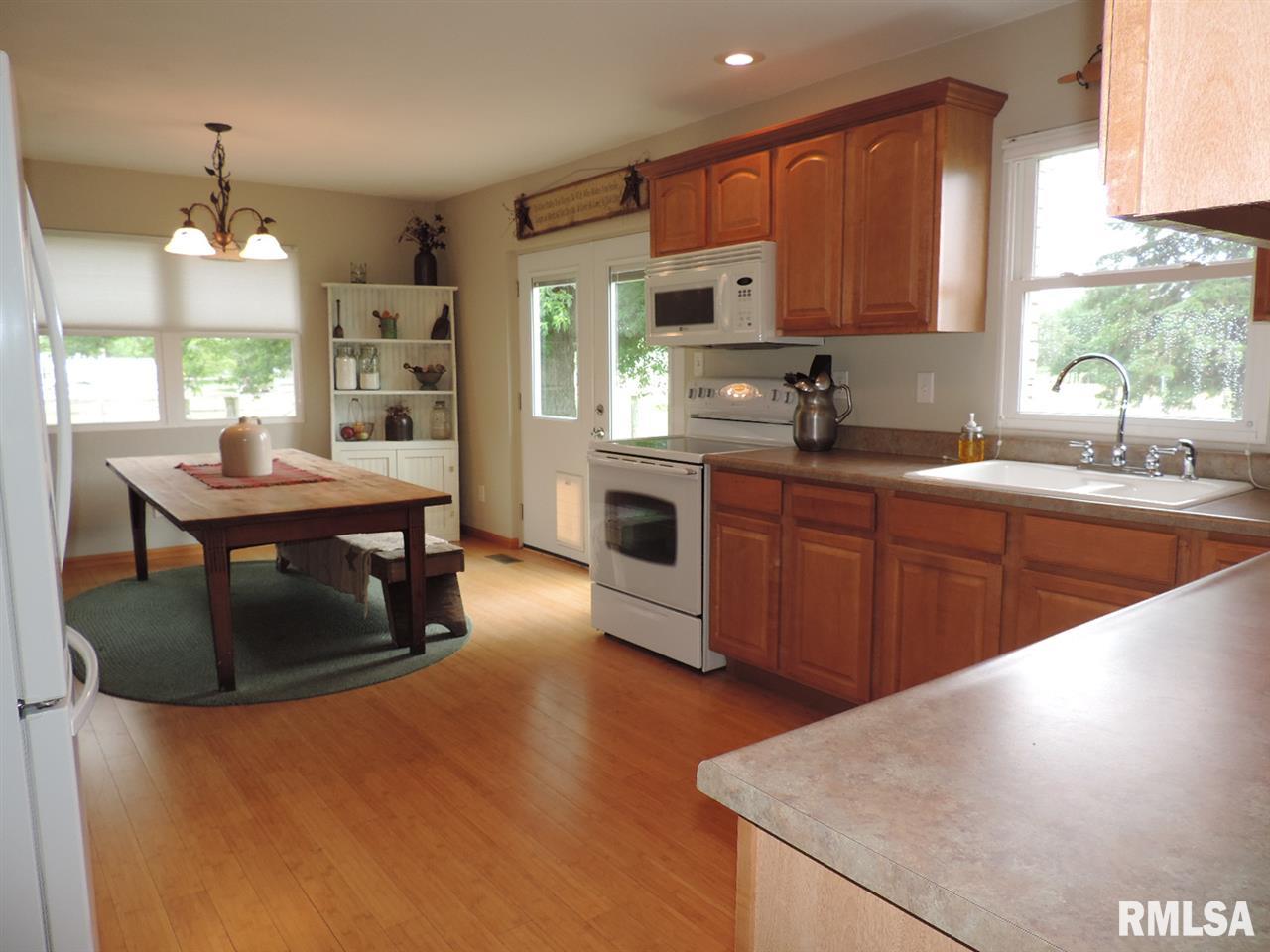 12837 Hurt Road Pekin, IL 61554 - Photo 14 of 36