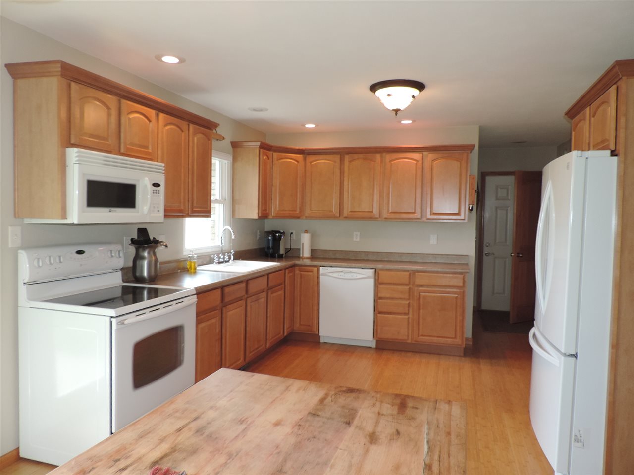 12837 Hurt Road Pekin, IL 61554 - Photo 15 of 36