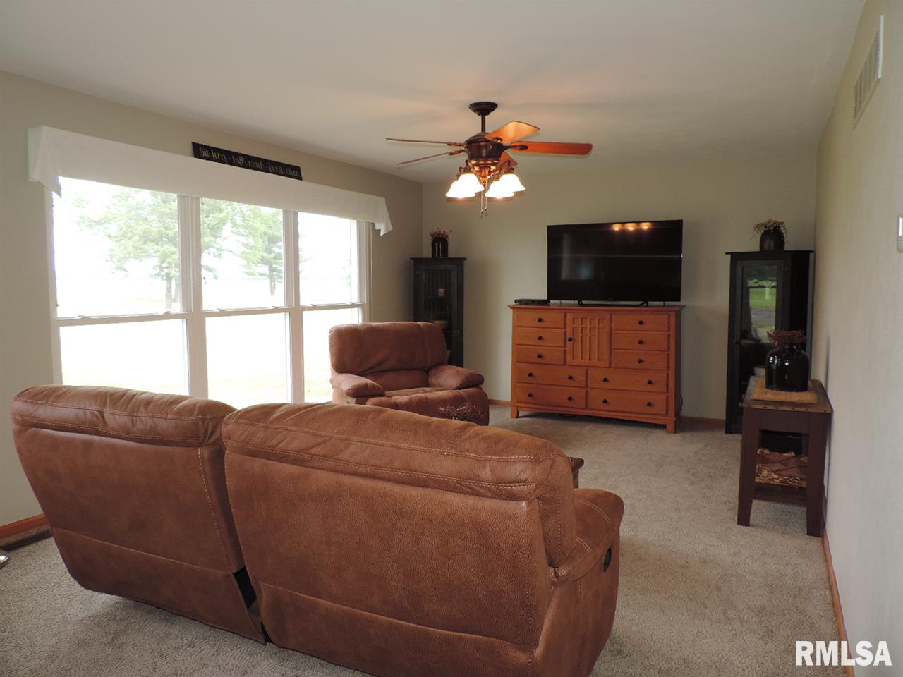 12837 Hurt Road Pekin, IL 61554 - Photo 20 of 36