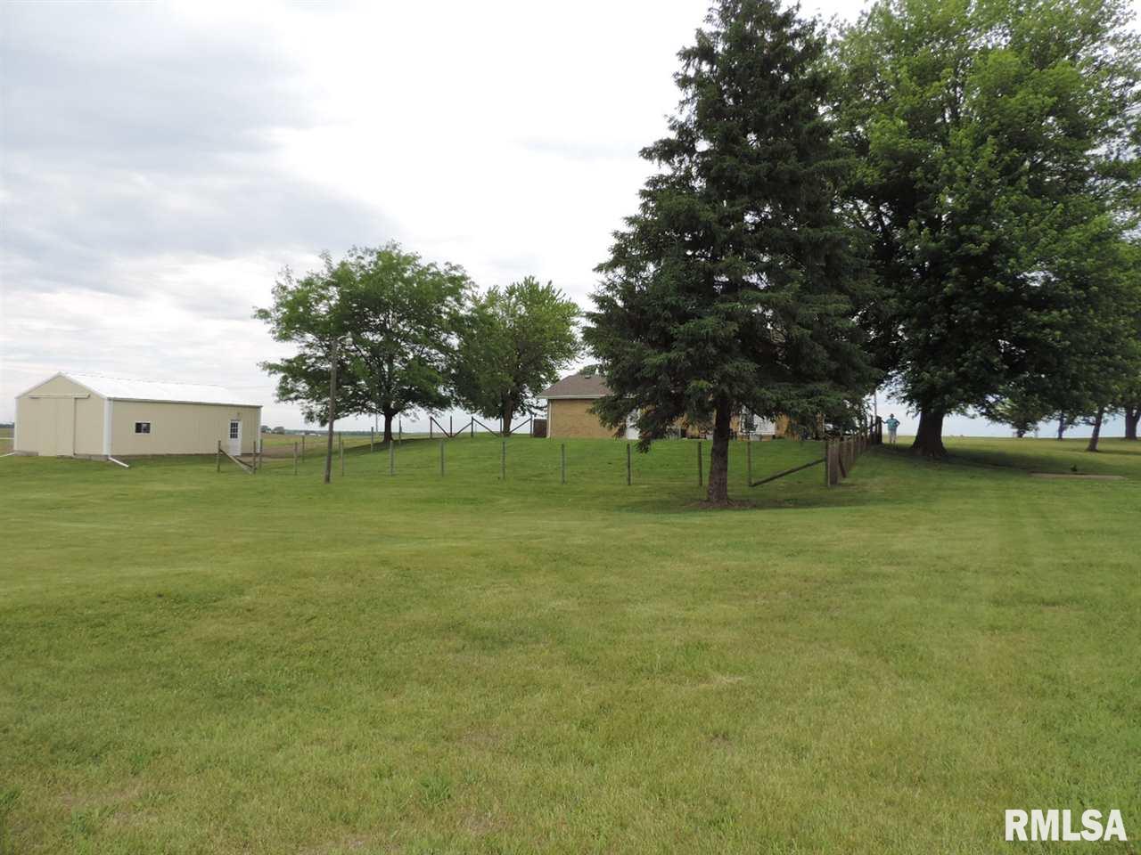 12837 Hurt Road Pekin, IL 61554 - Photo 5 of 36