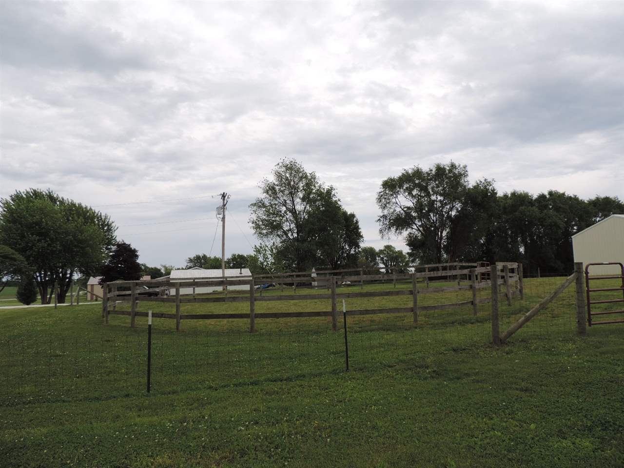 12837 Hurt Road Pekin, IL 61554 - Photo 10 of 36
