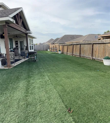a close up view of a washer and dryer