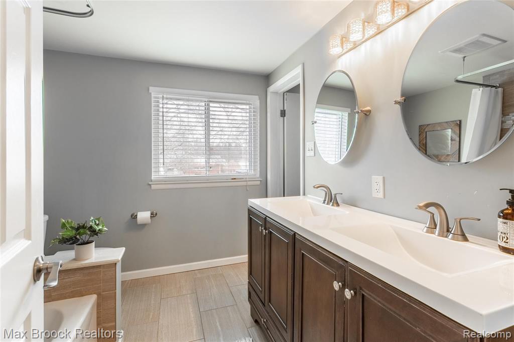 7038 Springridge Road West Bloomfield, MI 48322 - Photo 20 of 24