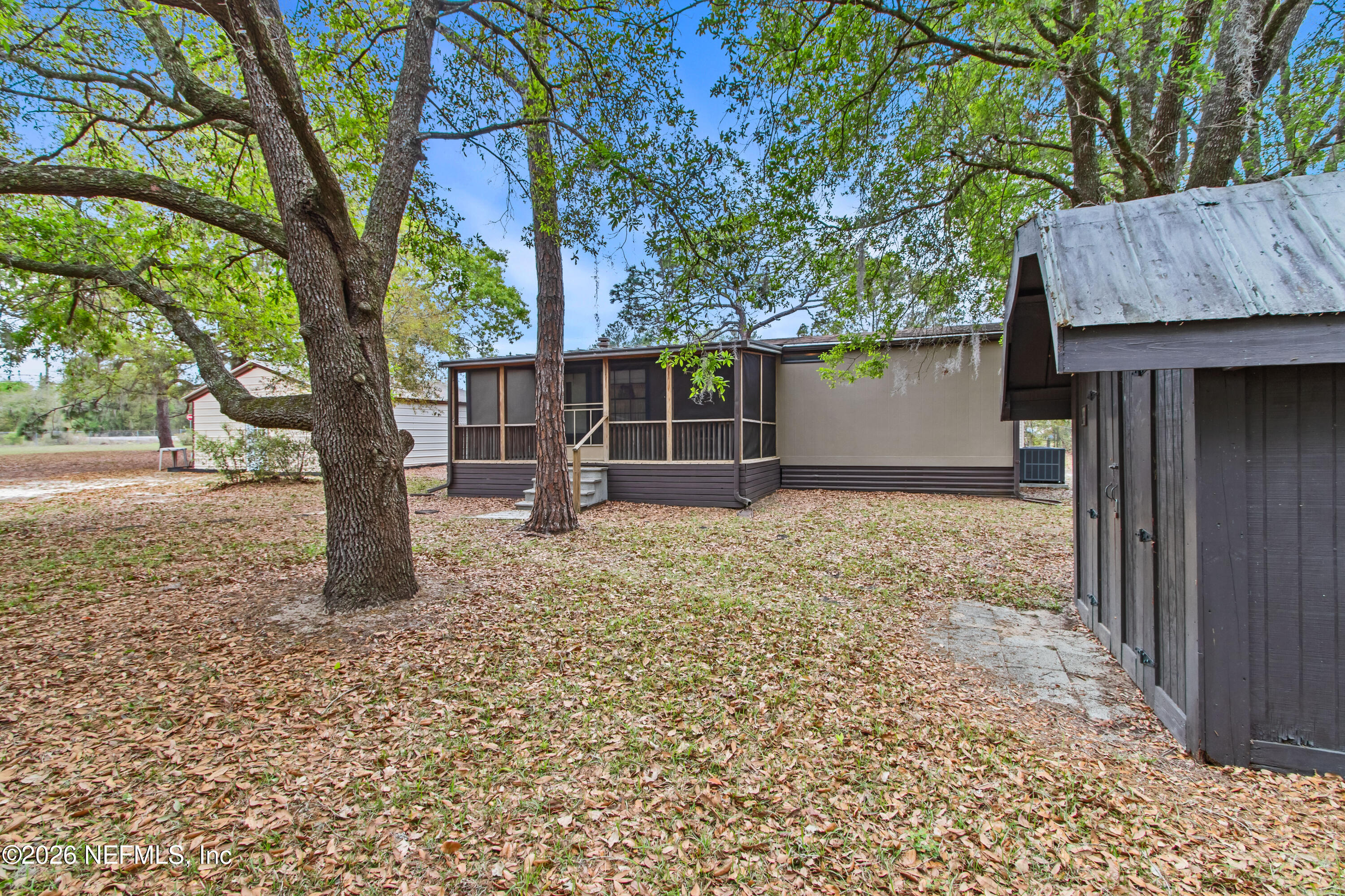 206 Anthony Avenue Interlachen, FL 32148 - Photo 12 of 32 a backyard of a house with barbeque oven