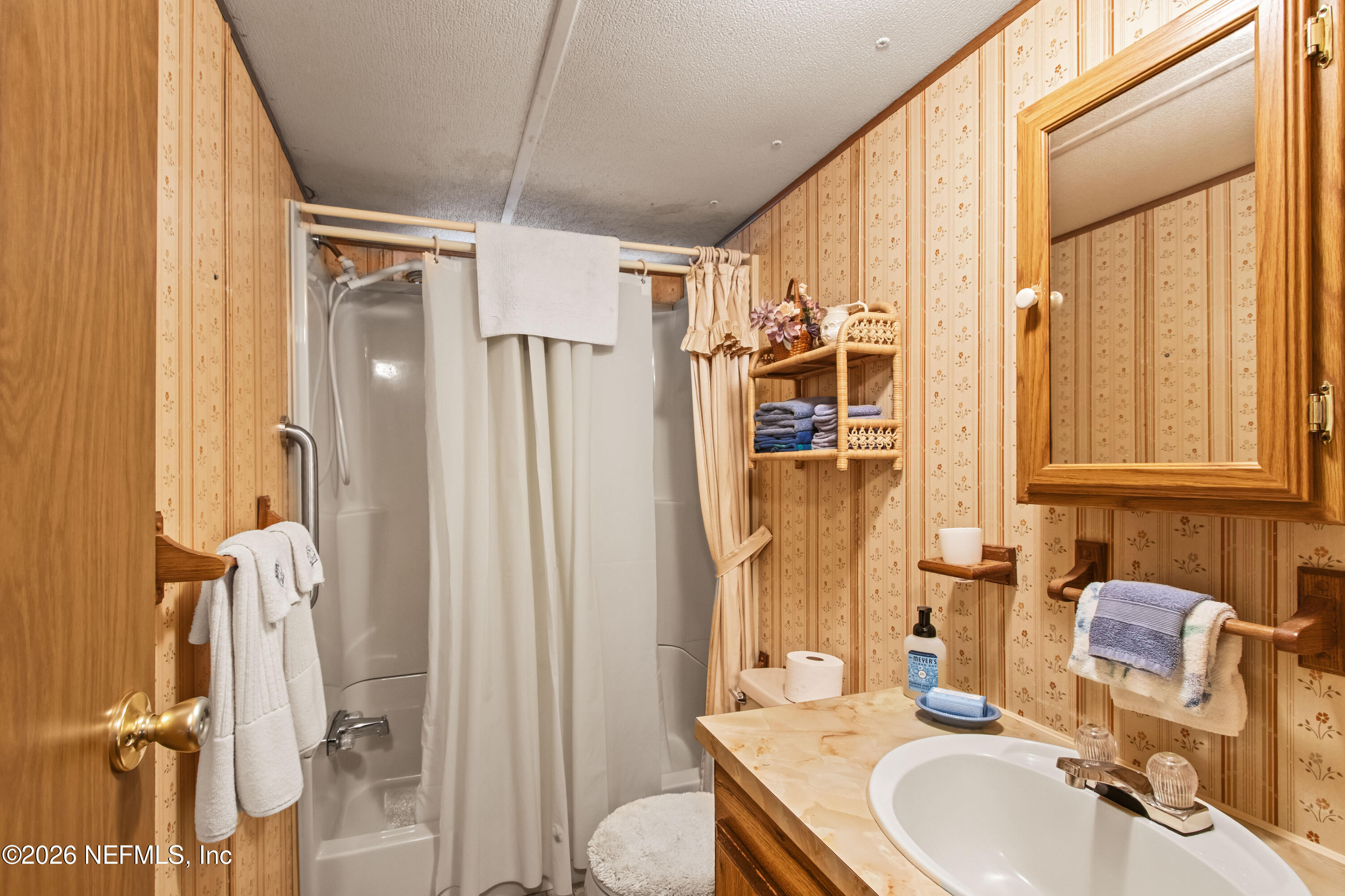 206 Anthony Avenue Interlachen, FL 32148 - Photo 18 of 32 a bathroom with a sink toilet and shower