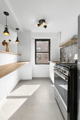 $500,000 | 266 East Broadway, Unit B1902 | Lower East Side