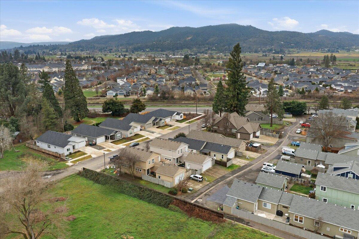 369 Cascade Drive Central Point, OR 97502 - Photo 39 of 42 360_Cascade_39