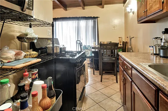 a kitchen filled a sink and a stove