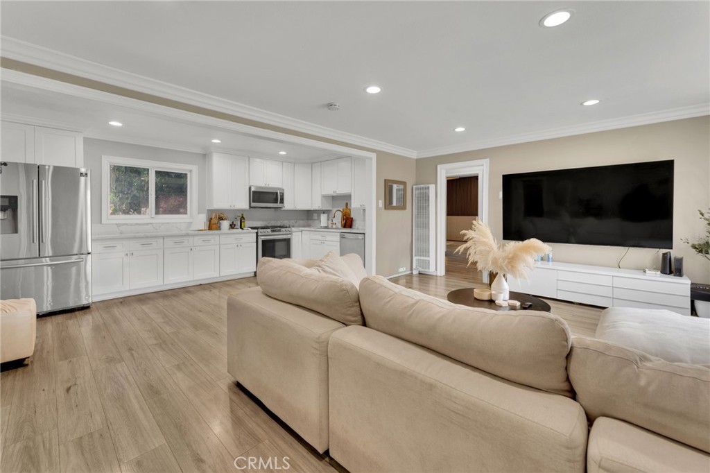 619 West Leeside Street Glendora, CA 91741 - Photo 5 of 28