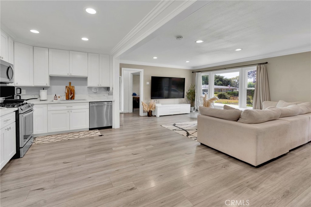 619 West Leeside Street Glendora, CA 91741 - Photo 9 of 28