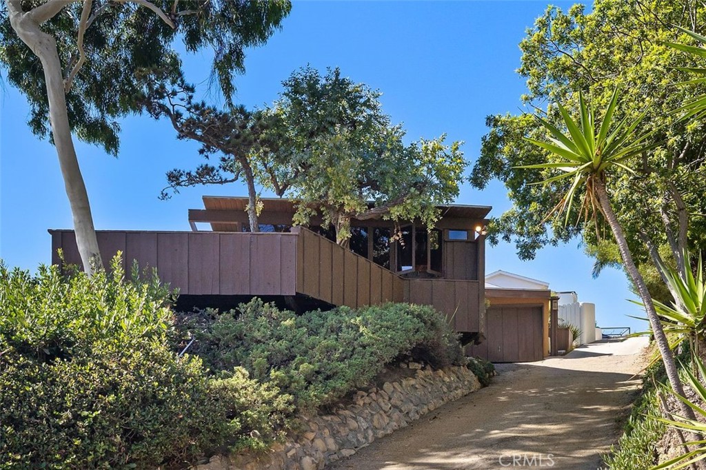 394 Pinecrest Drive Laguna Beach, CA 92651 - Photo 39 of 41 front view of a house with a yard