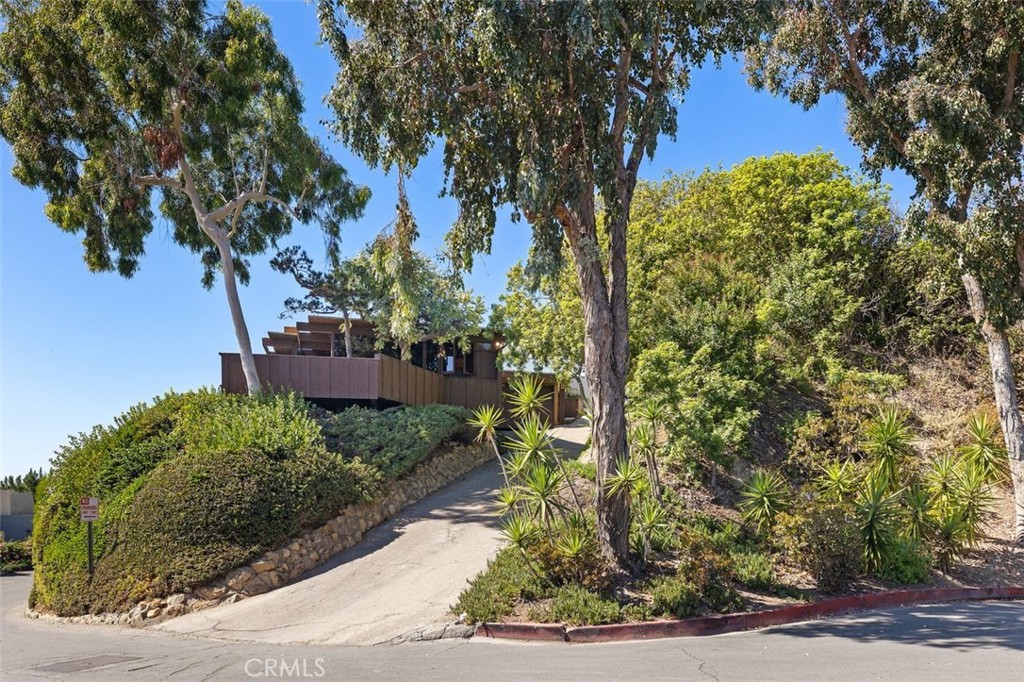 394 Pinecrest Drive Laguna Beach, CA 92651 - Photo 40 of 41 a view of a garden