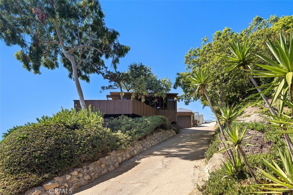 394 Pinecrest Drive Laguna Beach, CA 92651 - Photo 7 of 41 a view of a garden with plants