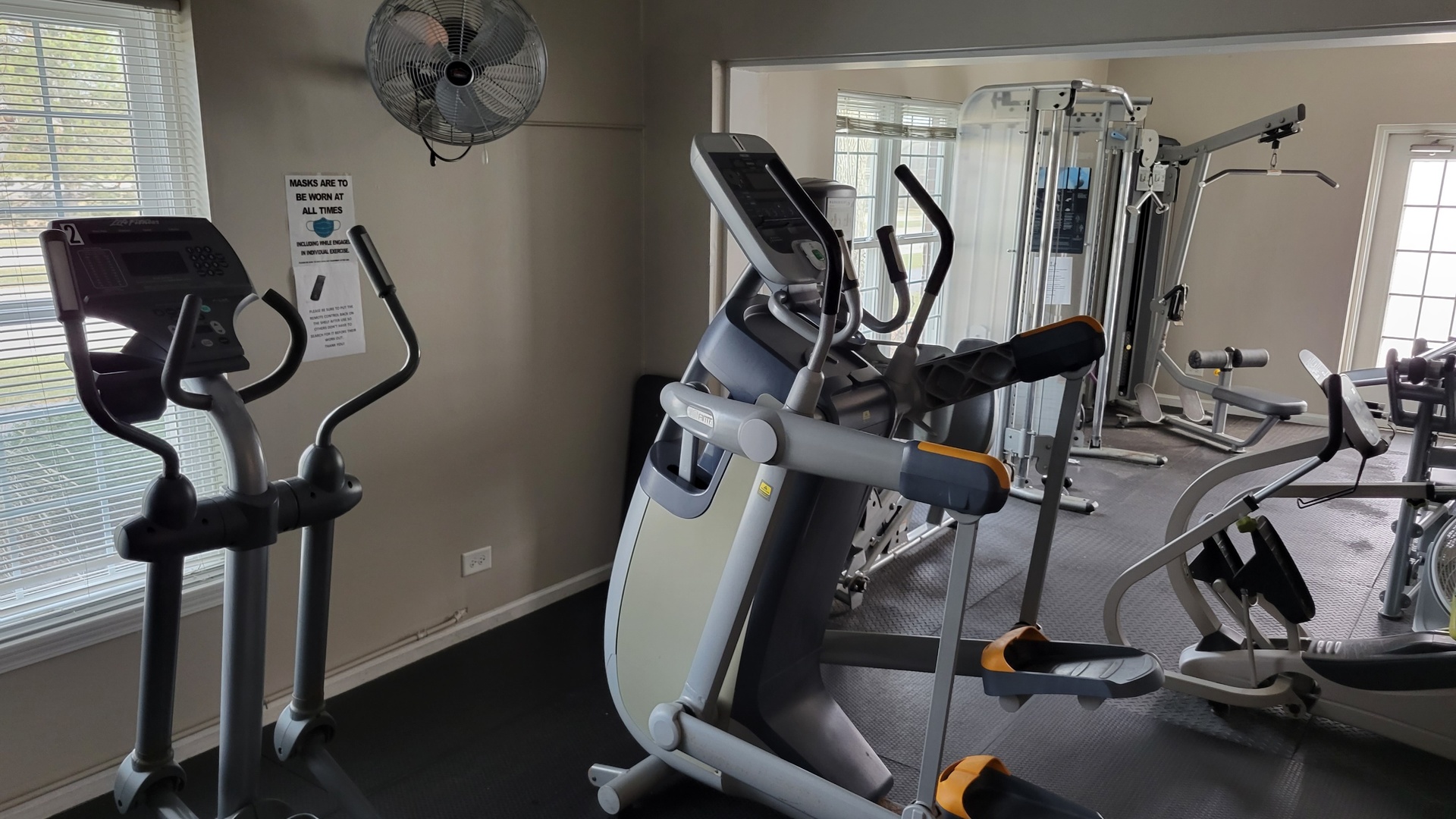 1929 Stillwater Road Arlington Heights, IL 60004 - Photo 22 of 29 a view of a room with gym equipment
