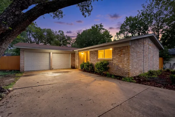 $2,100 | 9807 Dallum Drive, Austin, TX 78753