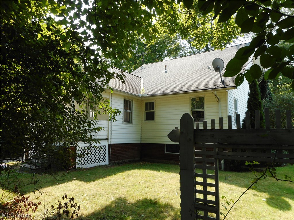 949 Som Center Road Cleveland, OH 44143 - Photo 6 of 12 Gallery Image 6