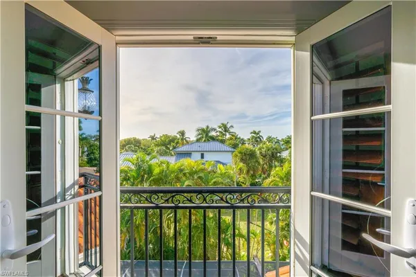 $5,795,000 | 1160 8th Street South, Naples, FL 34102