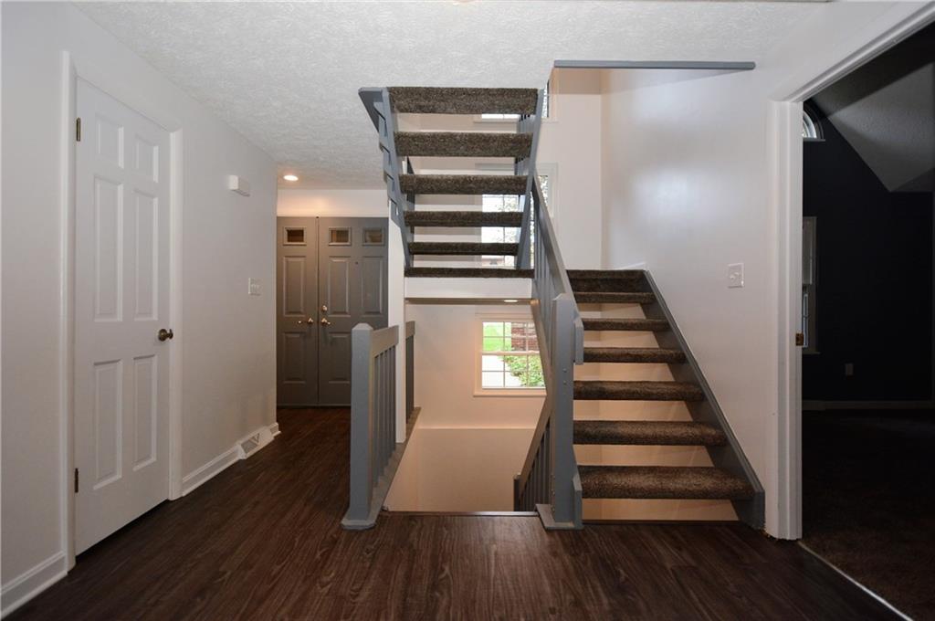 1102 Old Farm Road Lawrence, PA 15055 - Photo 3 of 25 Gallery Image 3