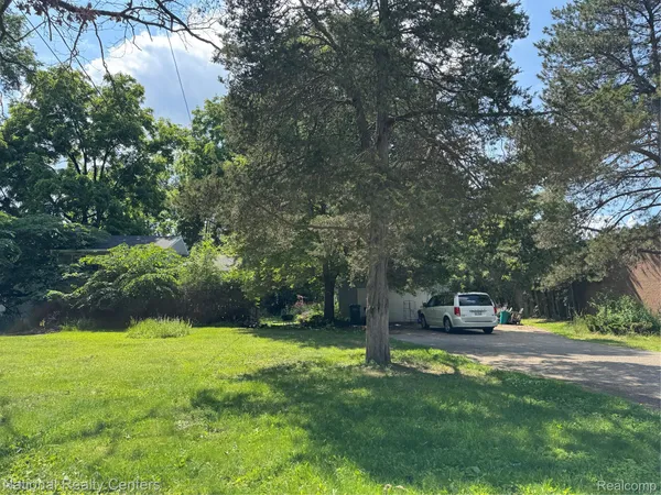 $250,000 | 3090 Massena Avenue, Commerce Township, MI 48382