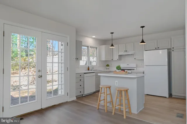 $840,000 | 3916 Oak Street, Fairfax, VA 22030