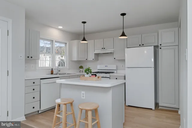 $840,000 | 3916 Oak Street, Fairfax, VA 22030